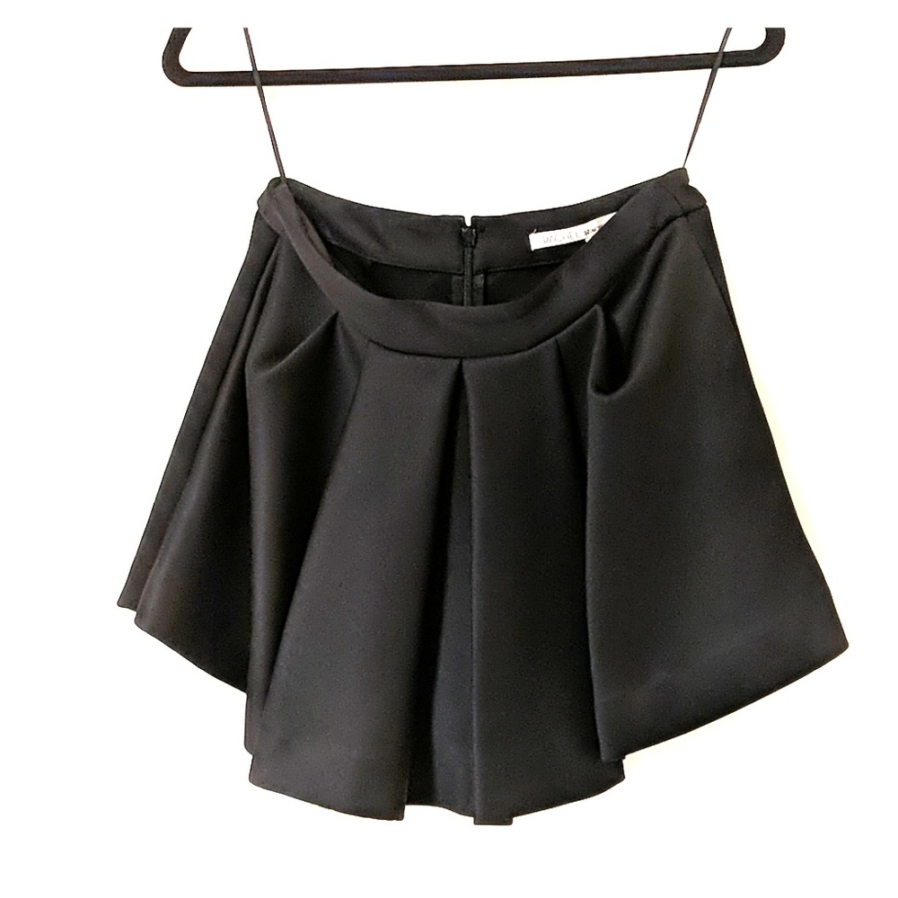 DONATED 💥 LAST CALLRachel Roy Skort!